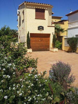 Terrain de jeux et parkings